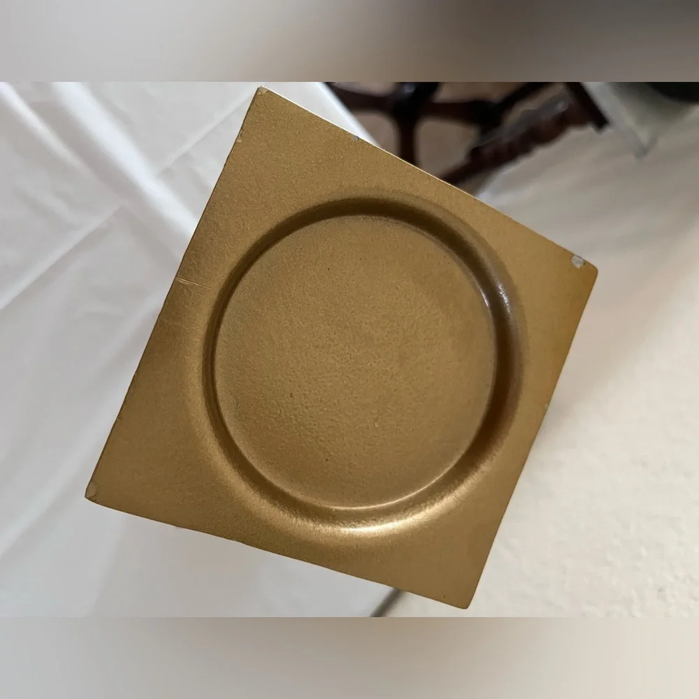 Z. Gallerie Pillar Gold - New